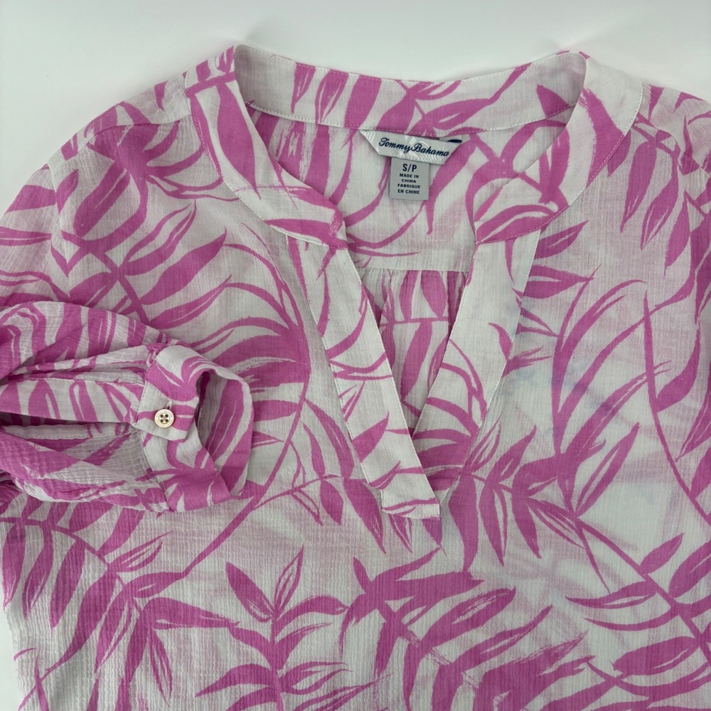 Tommy Bahama Top Womens Small Pink White Palm Leaf Roll Tab V-Neck Coastal